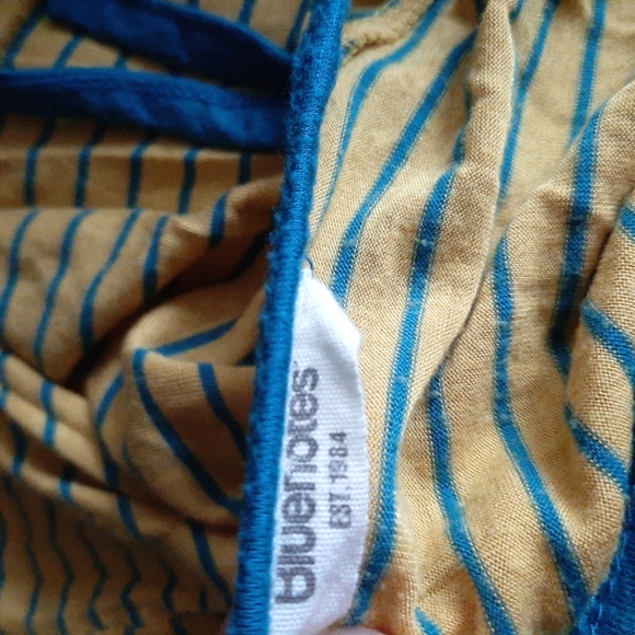 Open back T-shirt - Picture 3 of 3